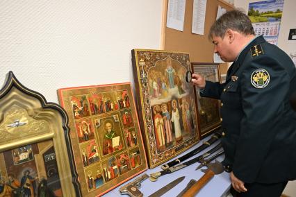 Работа Центрального экспертно-криминалистического таможенного управления России