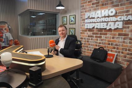 Дмитрий Берестов на радиостанции Комсомольская правда\"