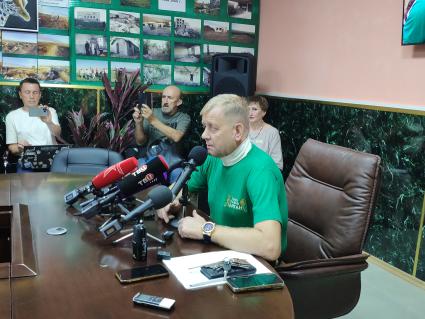 Директор сафари-парка Тайган\" Олег Зубков на встрече с журналистами