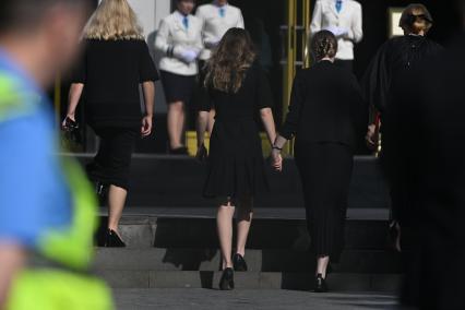 Бывшая жена Романа Старовойта Светлана с дочерьми  Анастасией и  Ангелиной