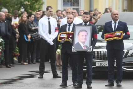 Похороны бывшего министра транспорта РФ Романа Старовойта в Санкт-Петербурге