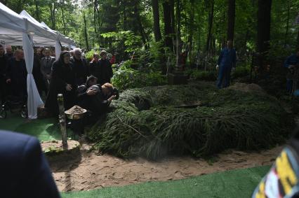 Похороны бывшего министра транспорта РФ Романа Старовойта в Санкт-Петербурге
