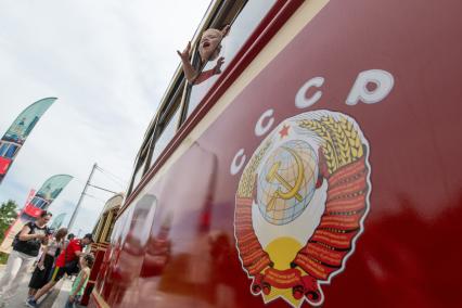 Парад исторического транспорта в Москве
