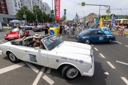 Парад исторического транспорта в Москве
