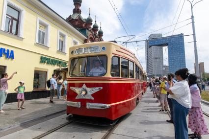 Парад исторического транспорта в Москве