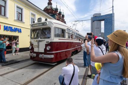 Парад исторического транспорта в Москве