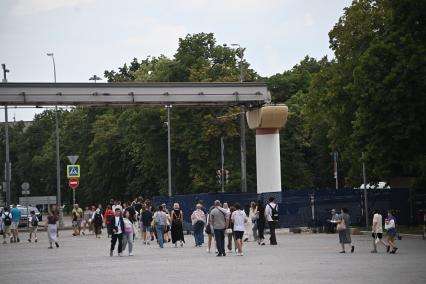 Демонтаж монорельса на ВДНХ