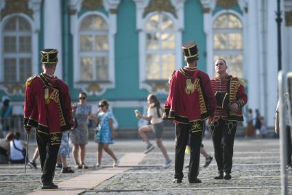 Ряженые аниматоры в Петербурге