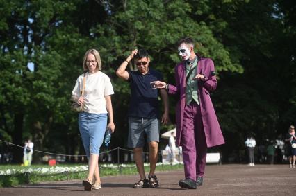 Ряженые аниматоры в Петербурге