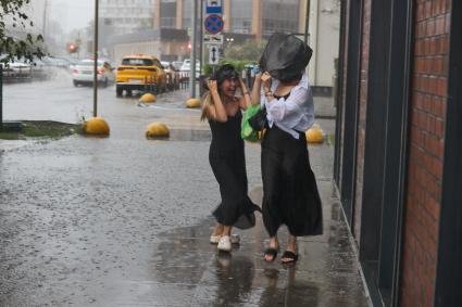 Сильный дождь в Москве
