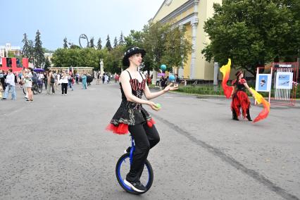 Международный фестиваль воздушных гимнастов Трапеция\" на ВДНХ