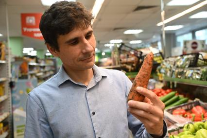 Овощи в продуктовом магазине