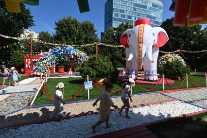 Босоногая тропа на Цветном бульваре