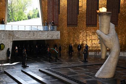 Международные делегации почтили память героев ВОВ на Мамаевом кургане