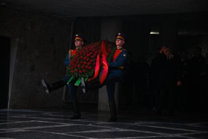 Международные делегации почтили память героев ВОВ на Мамаевом кургане