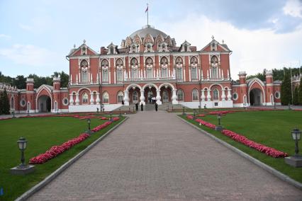 Бал по мотивам Маскарада\" Лермонтова в Петровском путевом дворце