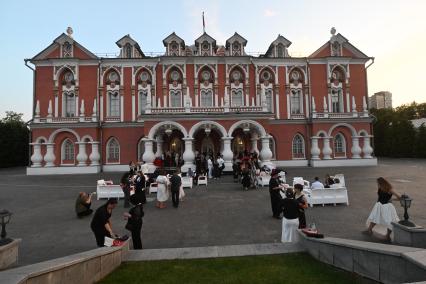 Бал по мотивам Маскарада\" Лермонтова в Петровском путевом дворце