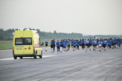 Забег по взлетно-посадочной полосе в аэеропорту Пулково
