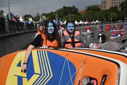 Фестиваль сапсерфинга \"Яуза Фест\" в Москве