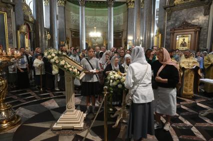 Мощи святителя Тихона прибыли в Казанский собор Санкт-Петербурга