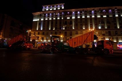 Замена асфальтового покрытия на Тверской улице