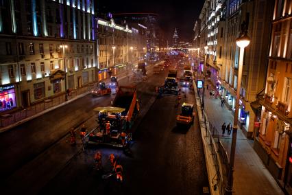 Замена асфальтового покрытия на Тверской улице