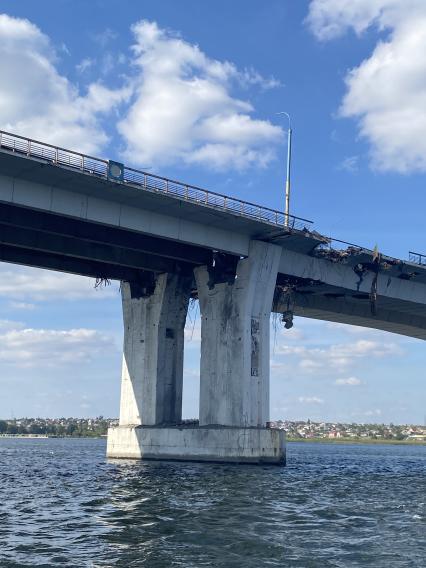Последствия обстрела ВСУ школьного автобуса под Херсоном