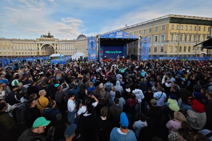 Открытая тренировка ФК Зенит на Дворцовой площади в Петербурге
