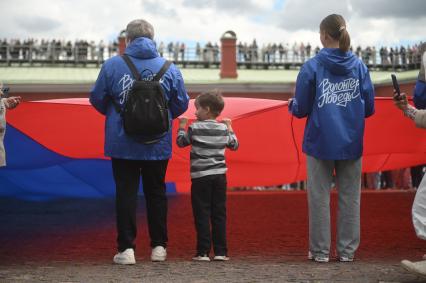 Празднование дня флага России в Санкт-Петербурге