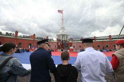 Празднование дня флага России в Санкт-Петербурге
