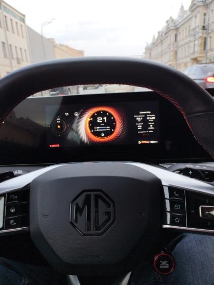 Тест-драйв автомобиля Лифтбек MG7