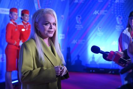 Лариса Долина
