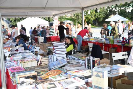 Книжный фестиваль Красная строка\" в Екатеринбурге