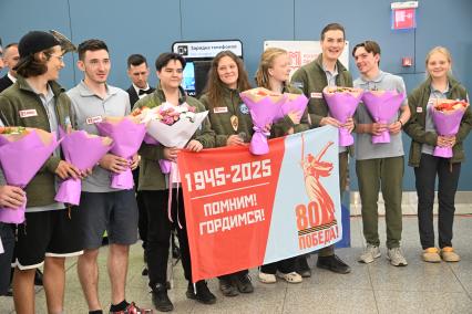 Встреча Большой арктической экспедиции 2025\" под руководством Матвея Шпаро в аэропорту Шереметьево