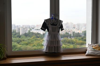 Первоклассница готовится к 1 сентября