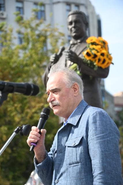 В день памяти Иосифа Кобзона родные и друзья собрались у памятника певцу