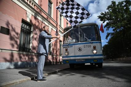 Ретроавтопробег автобусов Ленинградский рейс\" в Санкт-Петербурге