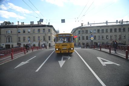 Ретроавтопробег автобусов Ленинградский рейс\" в Санкт-Петербурге