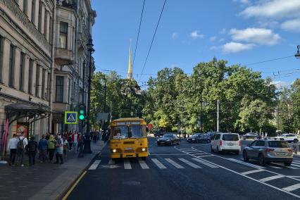 Ретроавтопробег автобусов Ленинградский рейс\" в Санкт-Петербурге