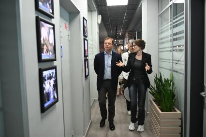 Максим Ликсутов и Олеся Носова в редакции  Комсомольская правда\"