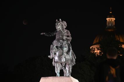 Полное лунное затмение в Санкт-Петербурге