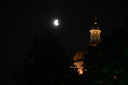 Полное лунное затмение в Санкт-Петербурге