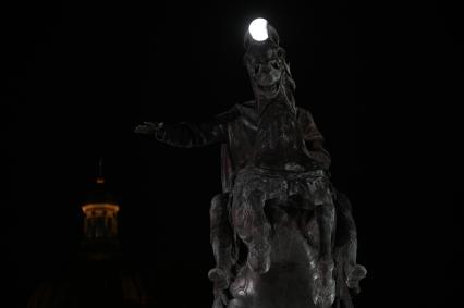 Полное лунное затмение в Санкт-Петербурге