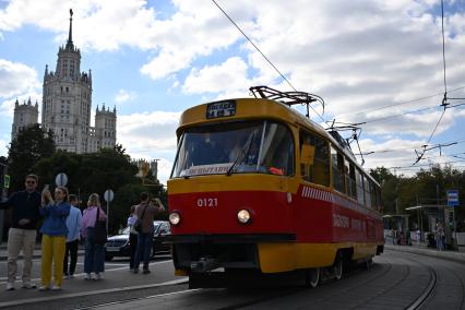 В Москве прошел юбилейный парад ретротрамваев