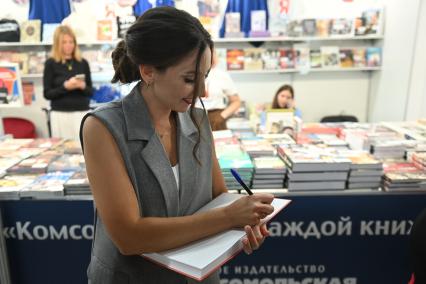 38-я Московская международная книжная ярмарка (ММКЯ). Паблик-ток Правильная речь как инструмент успеха: пиши грамотно, говори убедительно\"