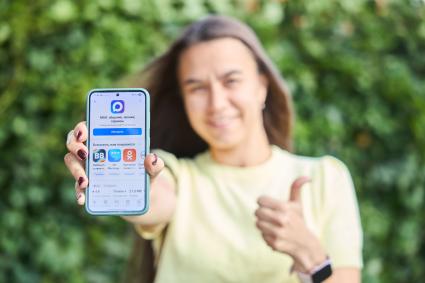Мессенджер Max на мобильном телефоне