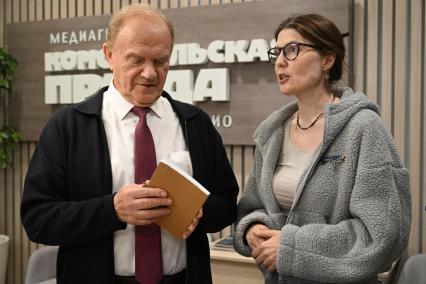 Геннадий Зюганов и Олеся Носова в редакции Комсомольская правда\"