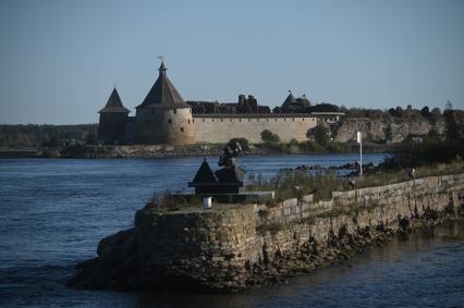 Водный крестный ход от крепости Орешек в Санкст-Петербург