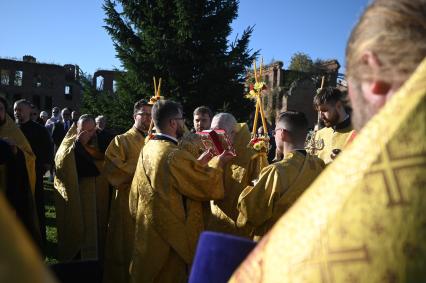 Водный крестный ход от крепости Орешек в Санкст-Петербург