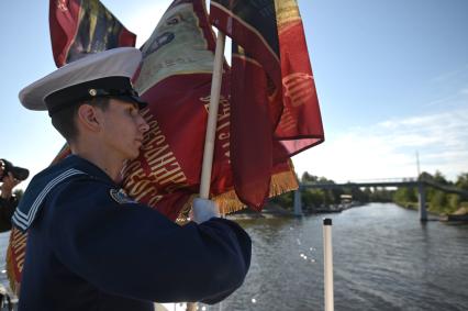 Водный крестный ход от крепости Орешек в Санкст-Петербург
